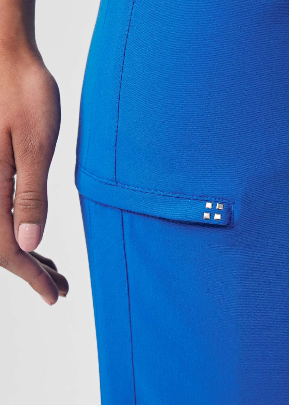 6-Pocket Hi-Low Hybrid Jogger | Scrubs & Beyond