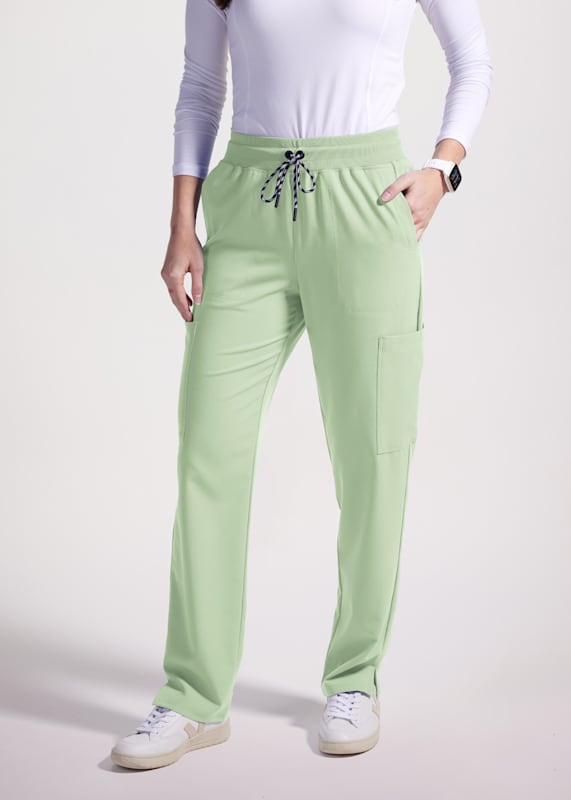 Beyond the outlet limit cargo sweatpants