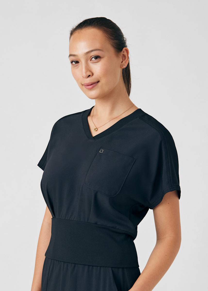 2-Pocket V-Neck Knit Waisted Top