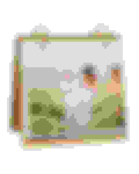 v2-prize-nlgip-photo-album-on-stand Main Image