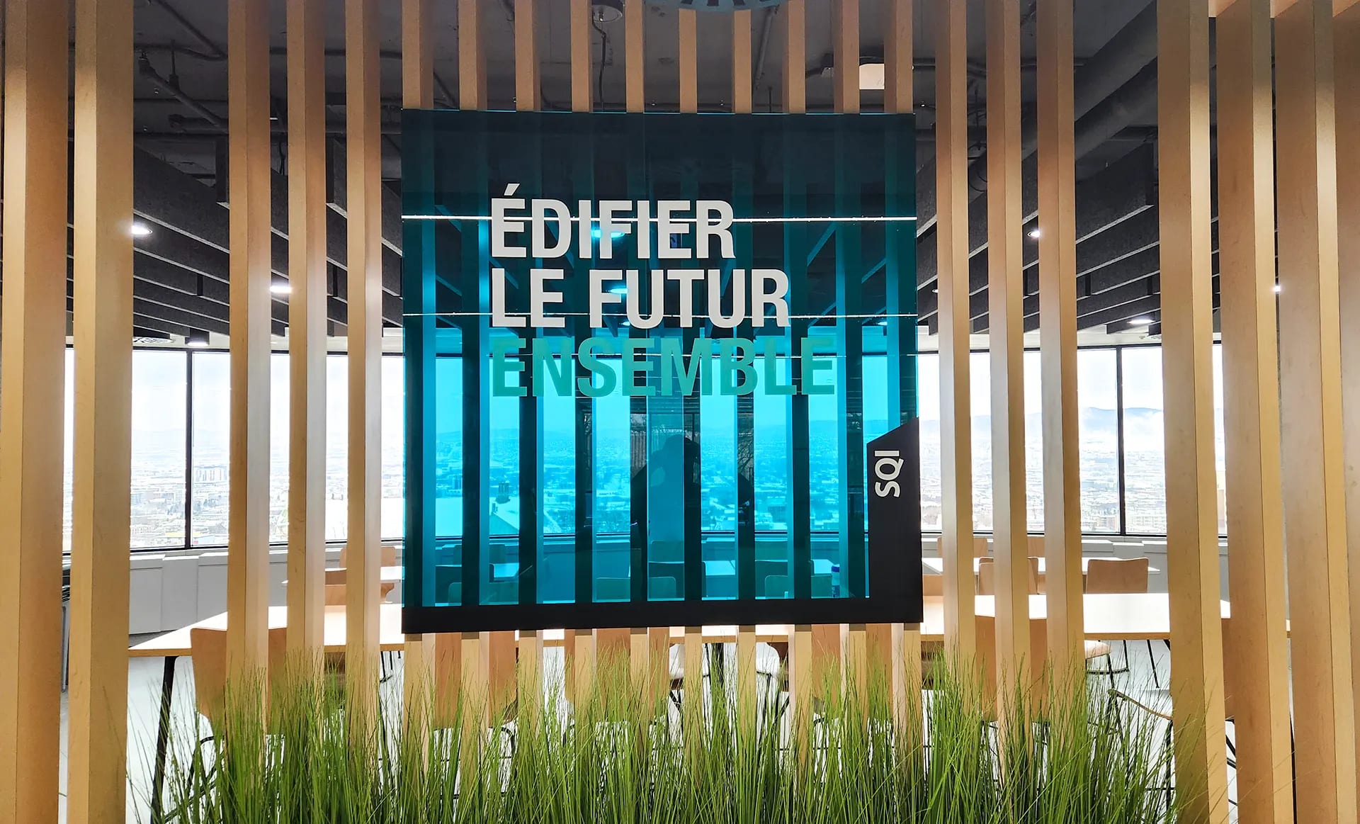 4 Affichage vitrine — affichage-vitrine-edifier_je83ps