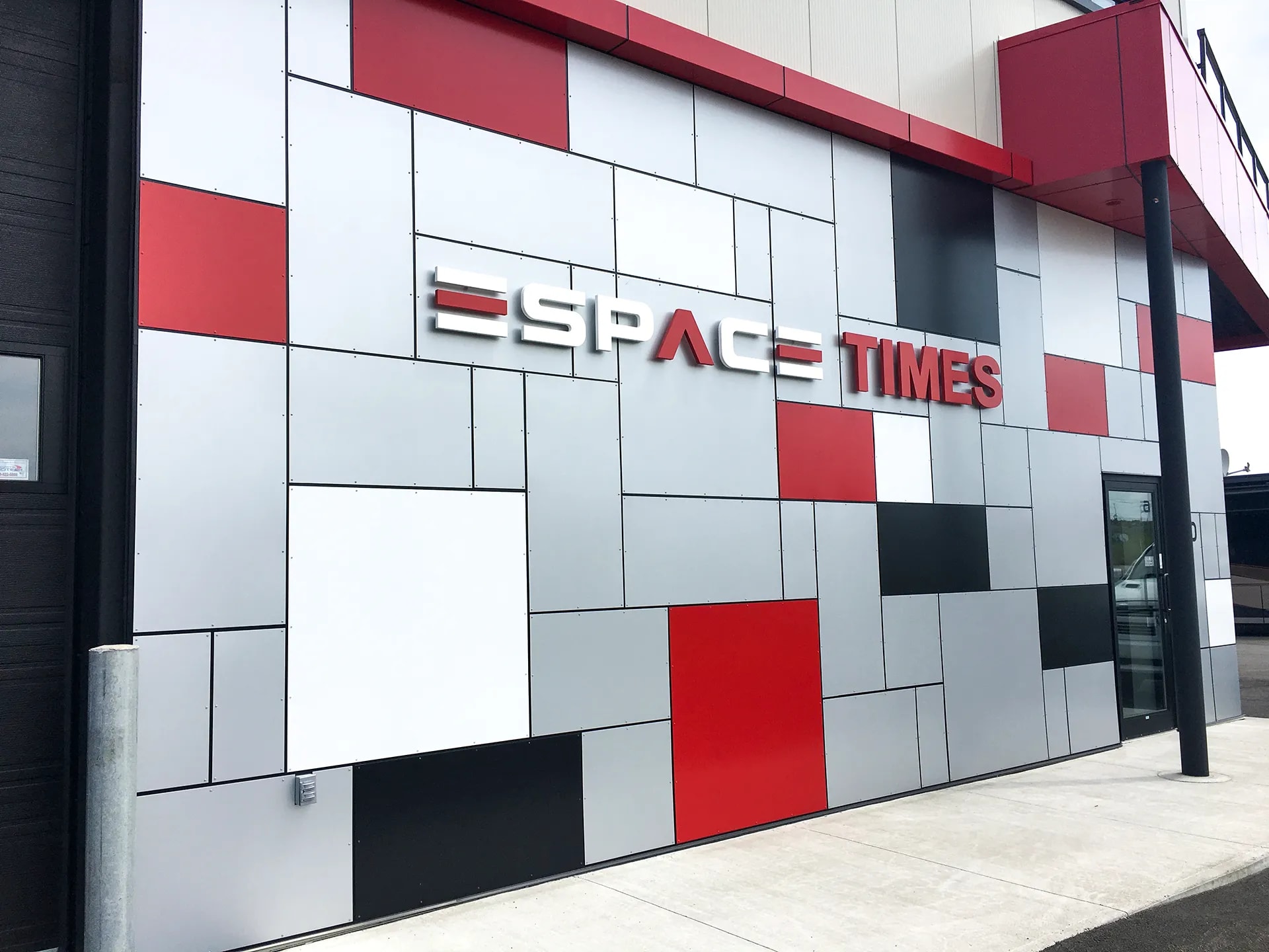 2 Enseigne extérieure — enseigne-exterieure-espace-times_frgz4b