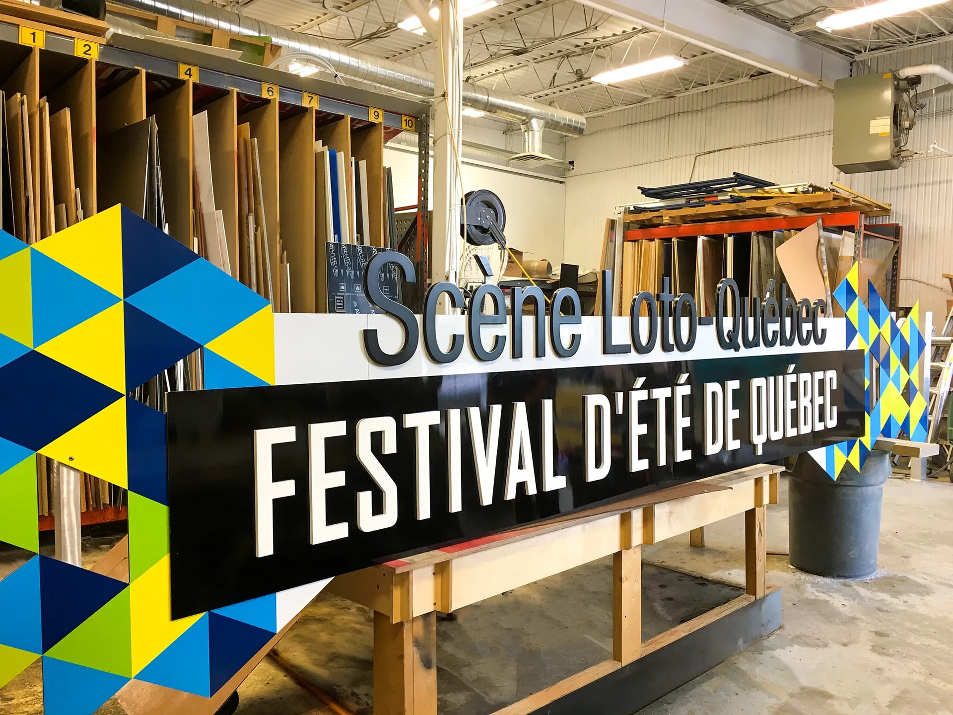 2 Enseigne extérieure — enseigne-exterieure-festival-dete-quebec_uqilpg