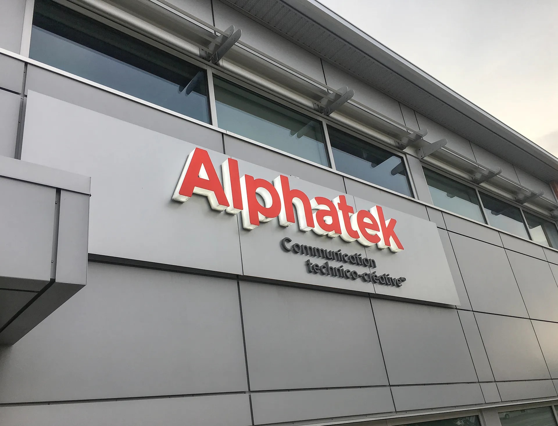 1 Enseigne façade — enseigne-facade-alphatek_irdlwx