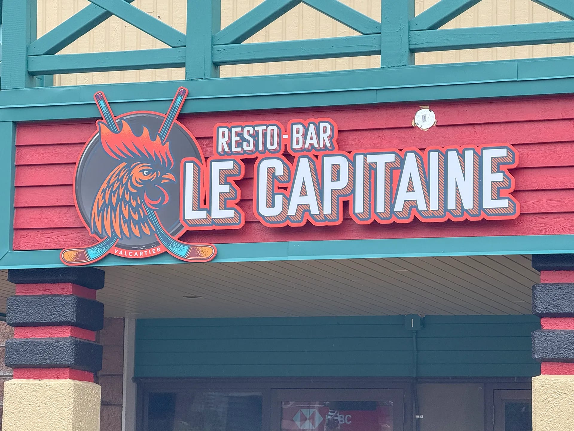1 Enseigne façade — enseigne-facade-capitaine_ogkyje