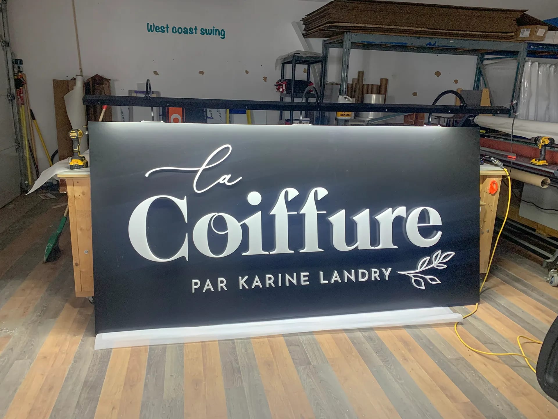1 Enseigne façade — enseigne-facade-coiffure_chwzet
