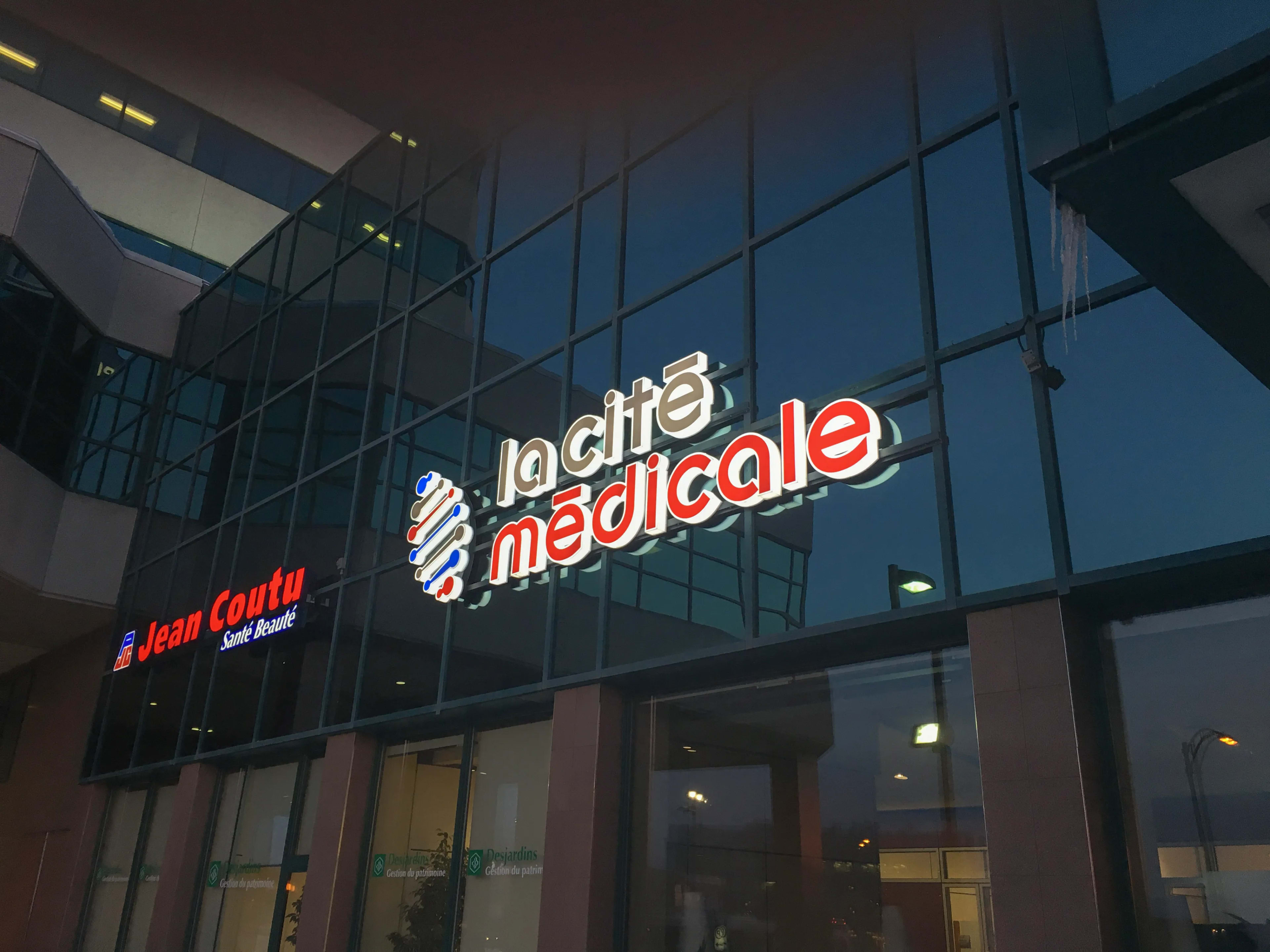 1 Enseigne façade — enseigne-facade-la-cite-medicale_m44vjq