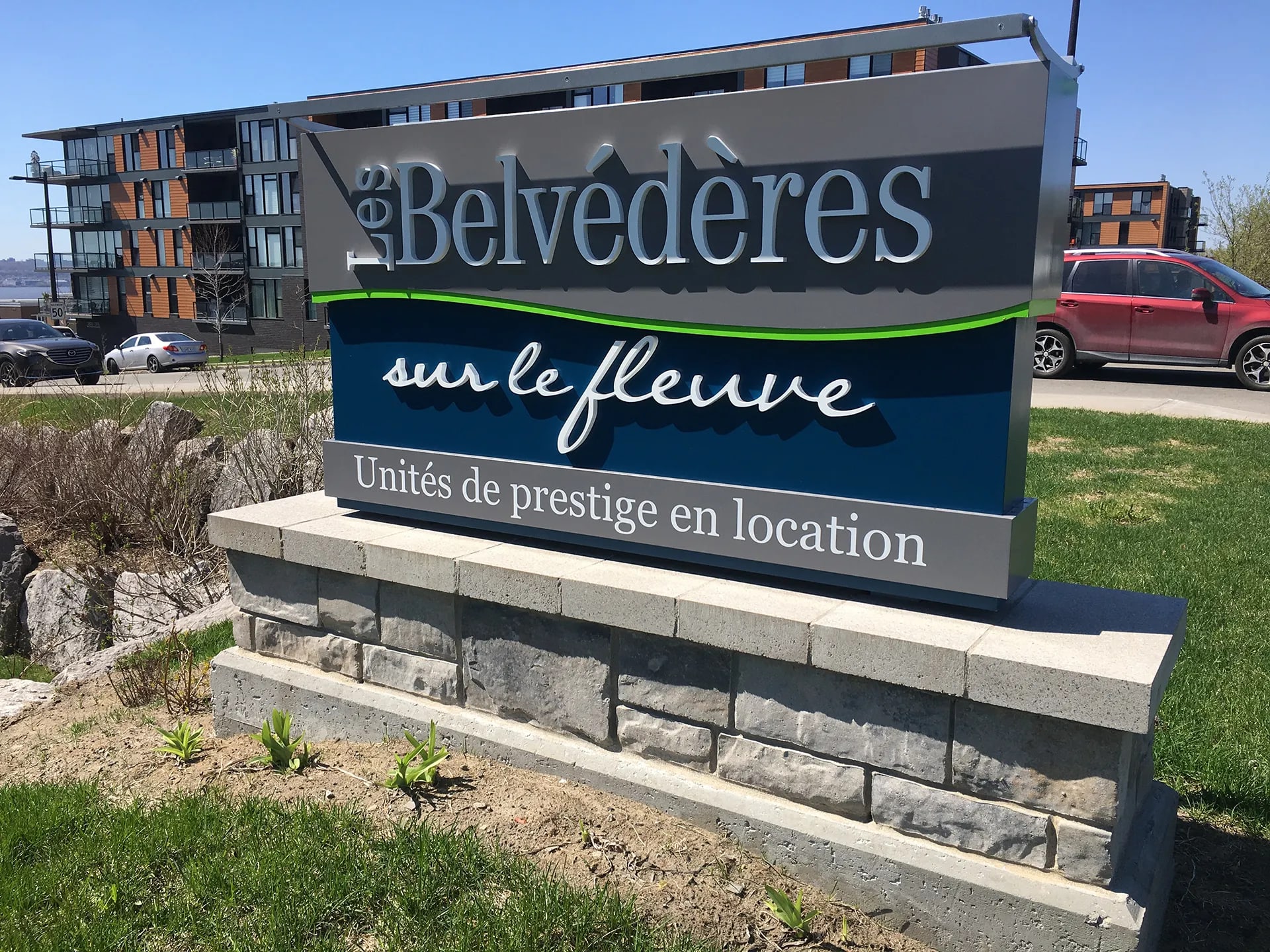 8 Enseigne monument — enseigne-monument-belvederes_bq1ob7