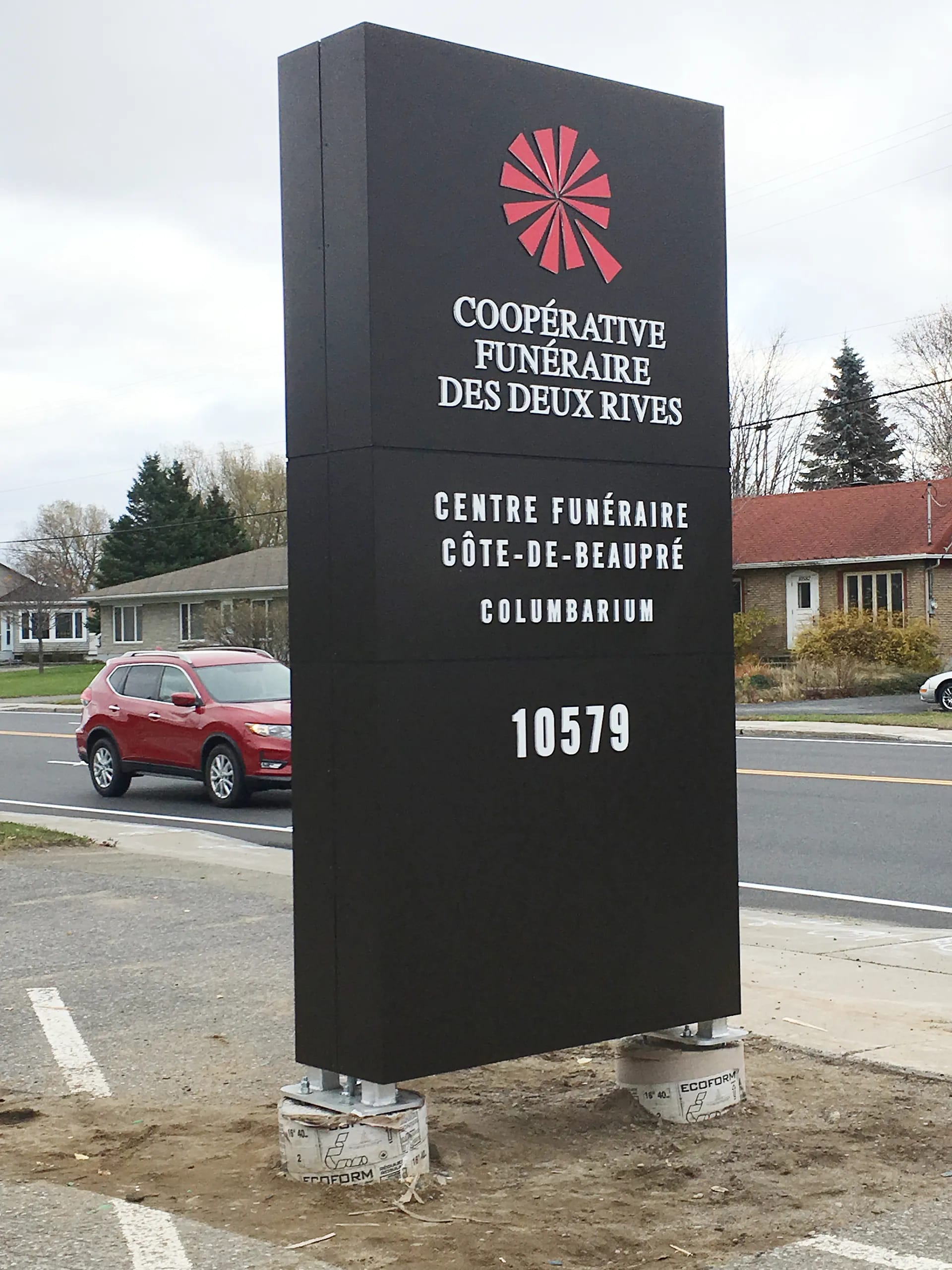 8 Enseigne monument — enseigne-monument-cooperative-funeraire-desdeux-rives_bxnhok