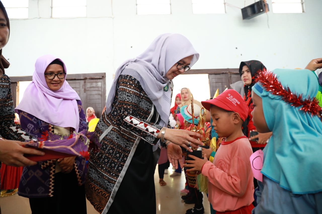 Bunda PAUD Pesibar Membuka Kegiatan Lomba 3 S