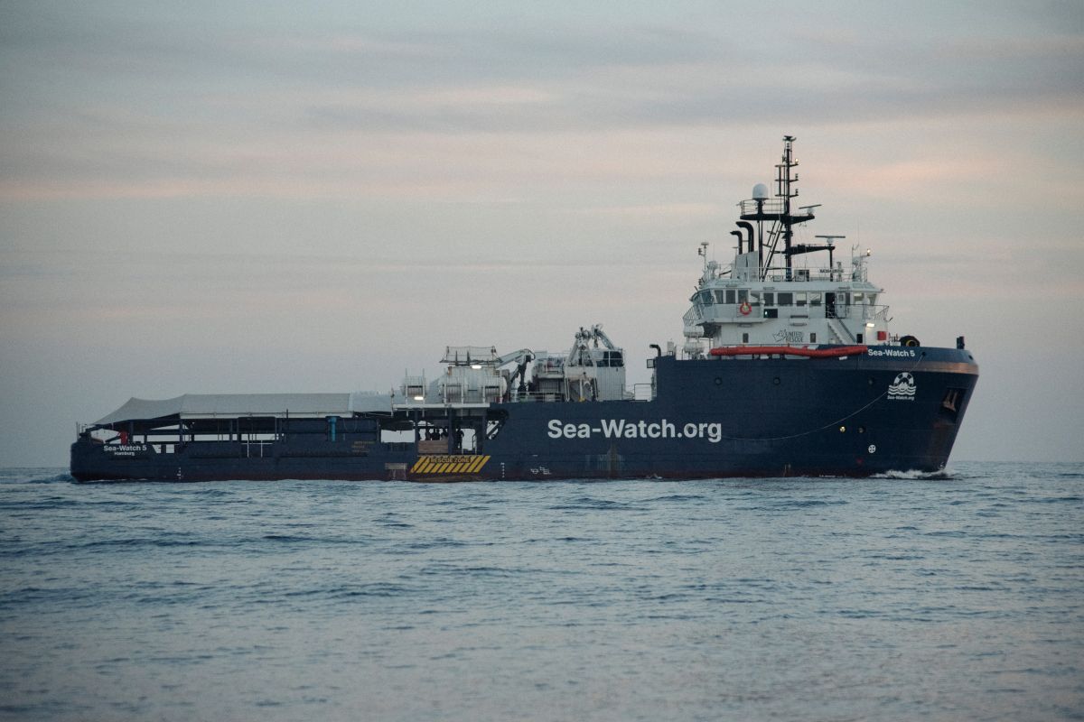 Unser nächstes Bündnisschiff, die Sea-Watch 5 auf dem Mittelmeer.