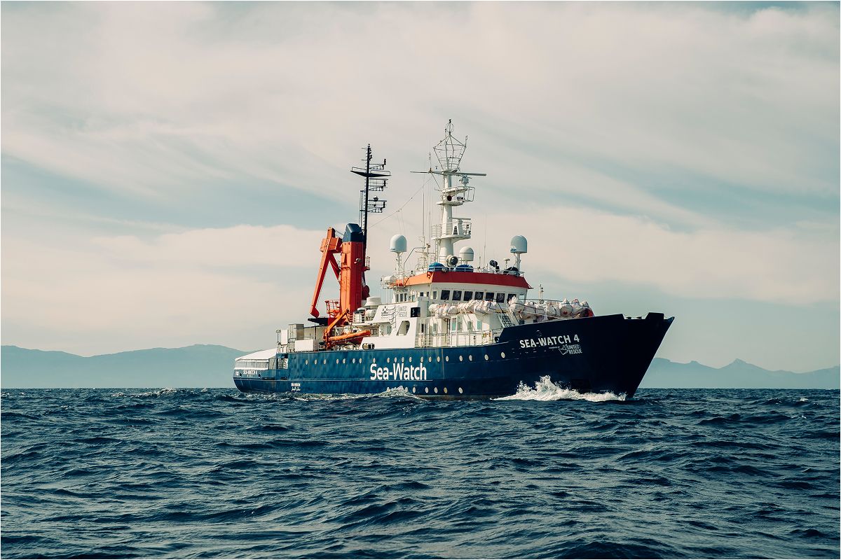 Das gemeinsame Bündnisschiff mit United4Rescue, die Sea-Watch 4 auf dem zentralen Mittelmeer.
