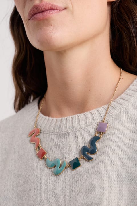 Sunny Corner Necklace Model Image