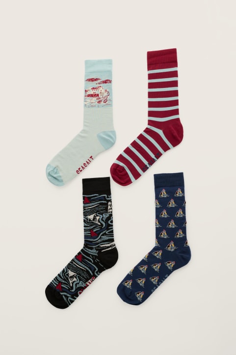 Gift Box of 4 Men’s Boat Arty Socks Model Image
