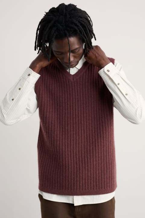 Men's Lowdy Cable Knit Vest Model Image