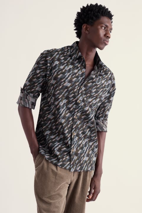 Men's Godrev Poplin Long Sleeve Shirt Model Image