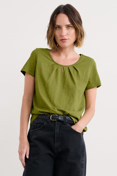 Appletree Keyhole Detail T-Shirt in GOTS-Certified Organic Cotton Model Image