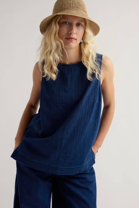 Chamomile Vest in GOTS-Certified Organic Cotton Model Image