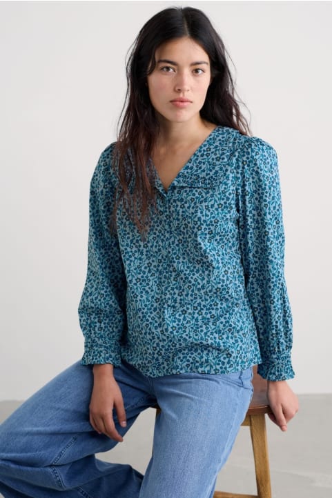 Ysella Top in GOTS-Certified Organic Cotton Model Image