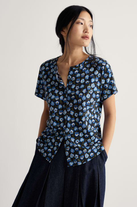 Tor Grass Button Down Top Model Image
