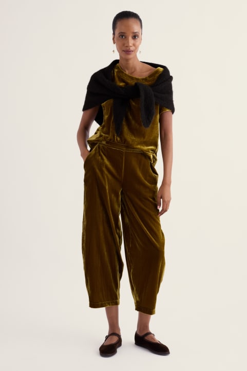 Mirrose Well Velvet Barrel Leg Trousers Model Image