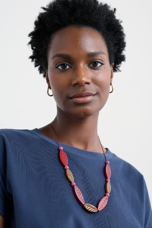 Charmer Ceramic Leaf Necklace