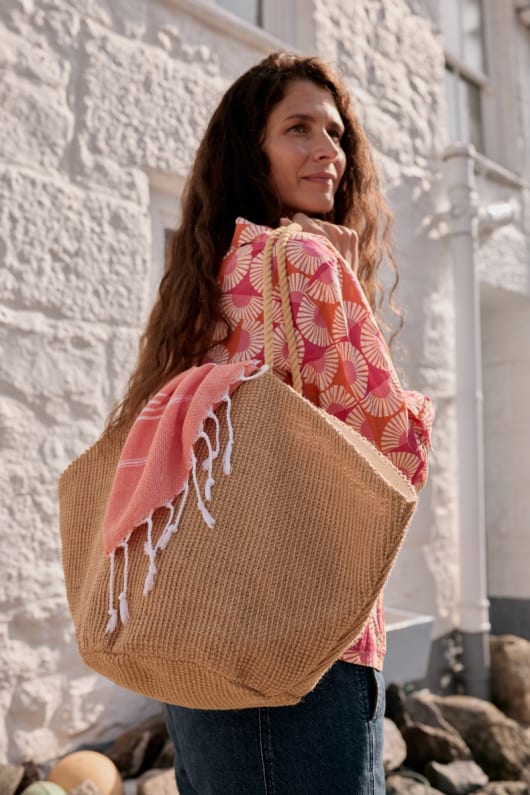 Alkanet Jute Clam-Shaped Bag