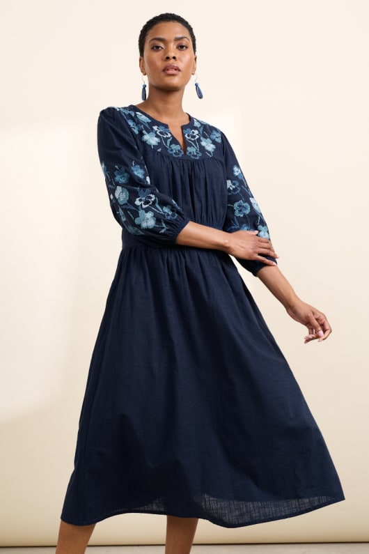 Copse Laurel Embroidered Dress in GOTS-Certified Organic Cotton