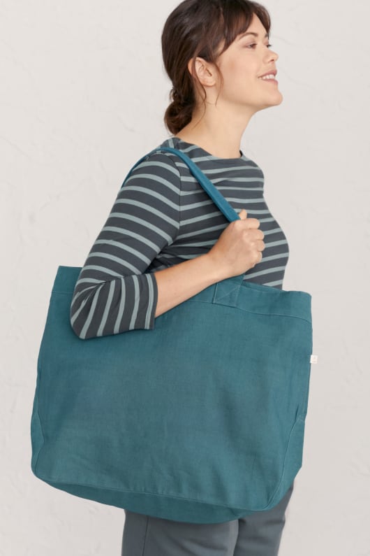 Early Dawn Tote Model Image