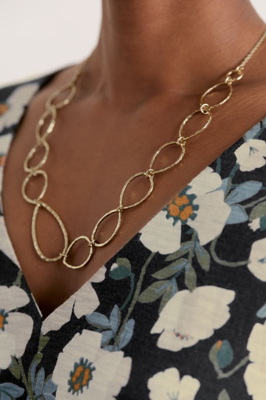 Basketry Gold Tone Chain Necklace Model Image