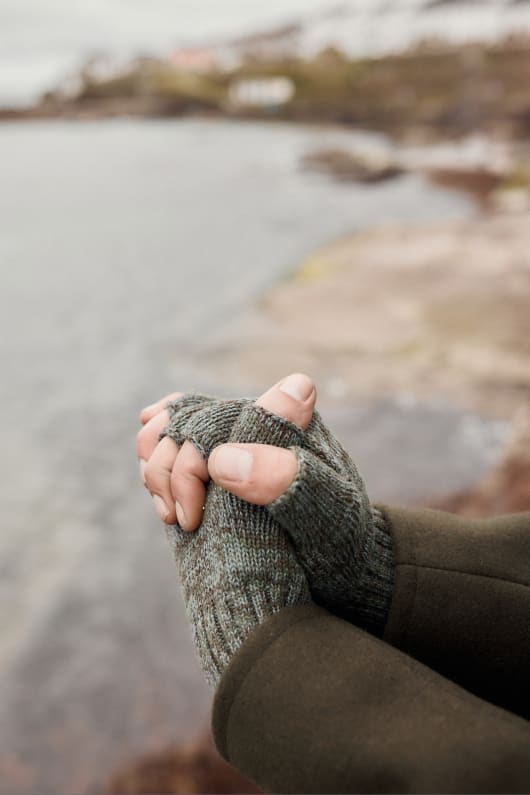 Men's Neot Fingerless Gloves Model Image