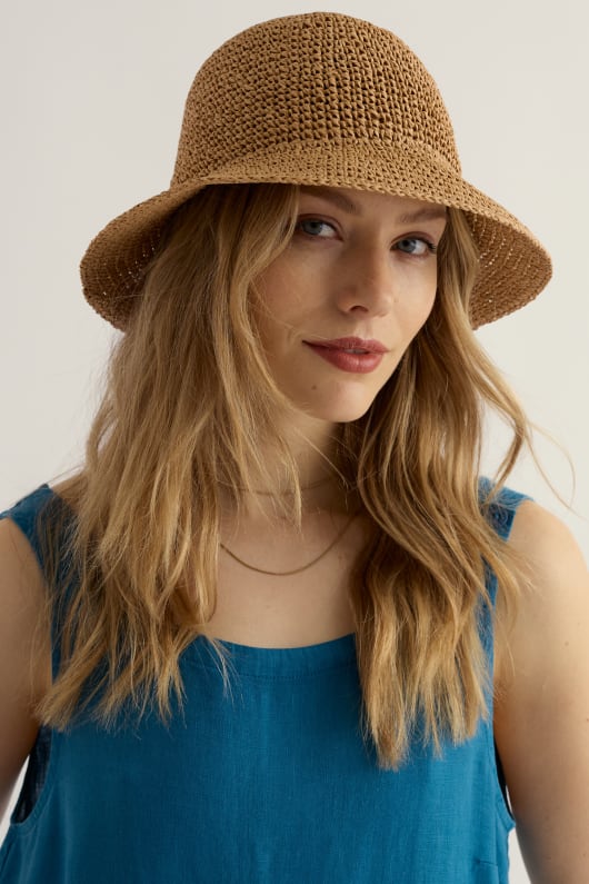 Armeria Paper Sun Hat Model Image