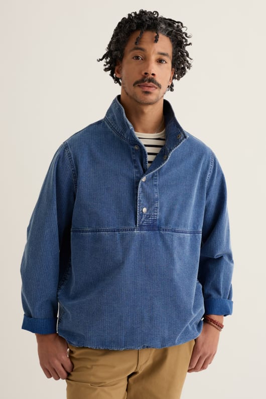 Men's Boatman Row Organic Cotton Smock Model Image