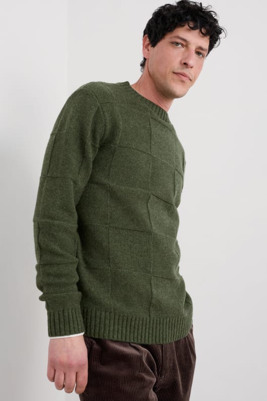 Men's Gwelva Textured Jumper Model Image
