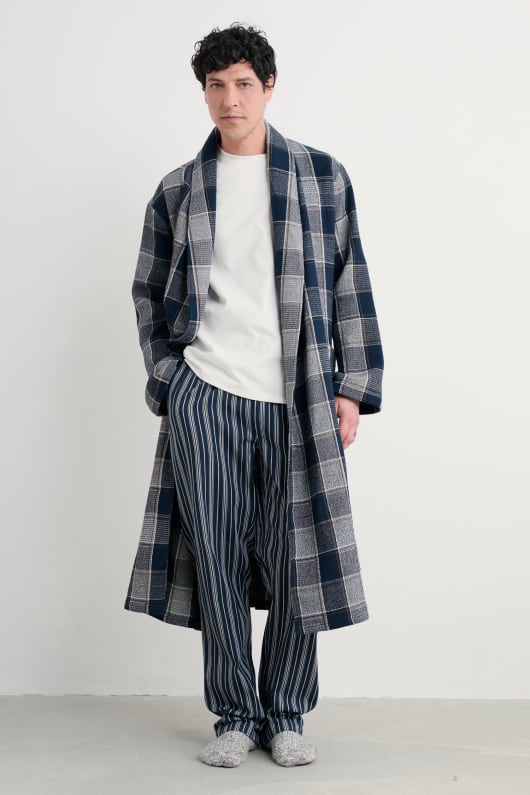 Men's Lowarn Organic Cotton Robe Model Image