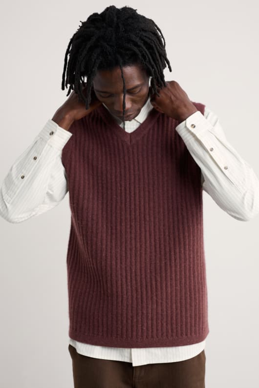 Men's Lowdy Cable Knit Vest Model Image