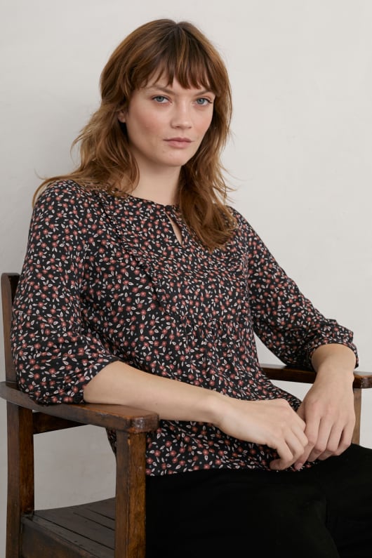 Heathland Organic Cotton Blend Jersey Top Model Image