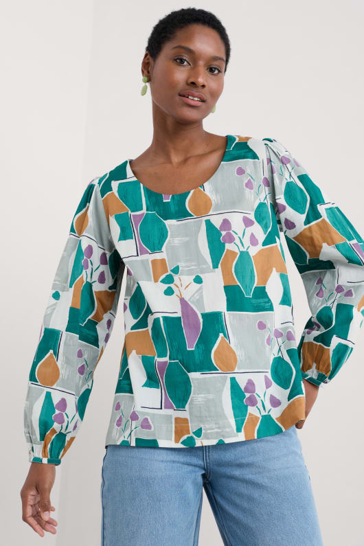 Quill Top in GOTS-Certified Organic Cotton  Model Image