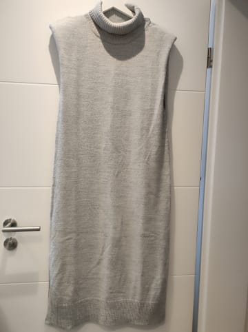 NA-KD Kleid in Hellgrau