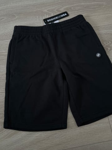 DC Shoes Sweatshorts in Schwarz