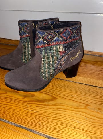 Desigual Stiefeletten "Cris" in Dunkelbraun/ Bunt