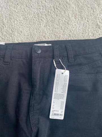 ESPRIT Caprihose in Schwarz