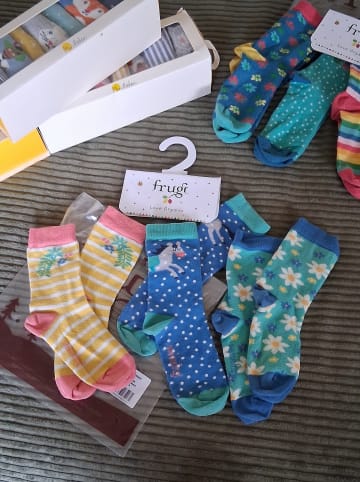 Frugi 3er Set ⭐ frugi 🐎 Bunte Socken ... normale Waschspuren vorhanden ... dank der guten Qualität .. noch in einem guten Zustand 😄