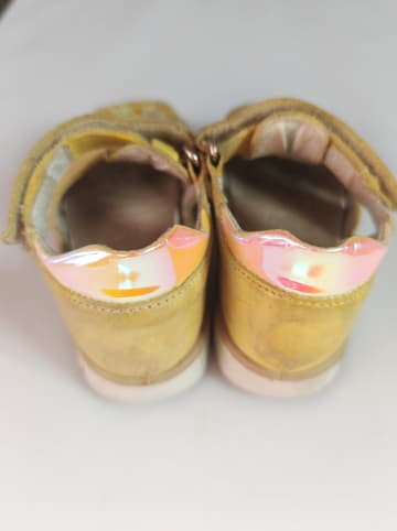 Primigi Leder-Halbsandalen in Gelb