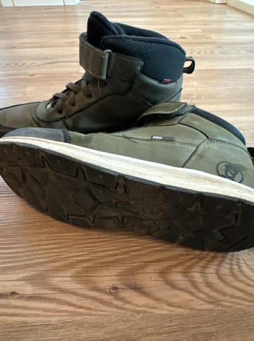 Trollkids Leder-Wanderboots "Stavanger Mid Cut XT" in Khaki