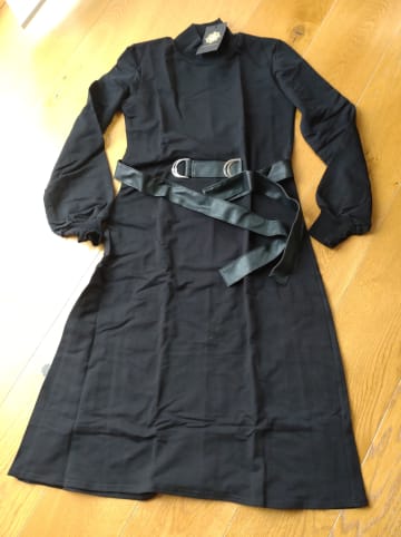 Makadamia Kleid in Schwarz