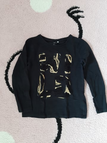 name it Longsleeve in Schwarz