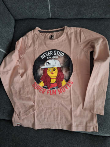LEGO Wenige Male getragenes Shirt. Die Farbe würde ich als altrosa bezeichnen.