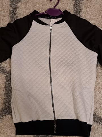 INFINITE YOU Sweatjacke in Creme/ Schwarz