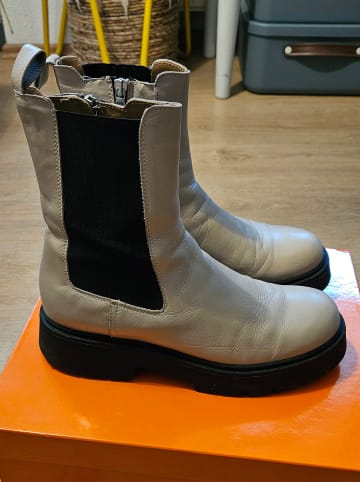 British Passport Leder-Chelsea-Boots in Creme